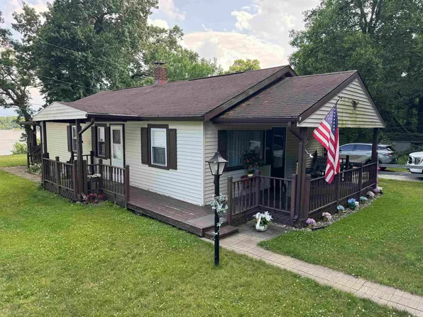 26096 Lakewood Dr, South Bend, IN 46628