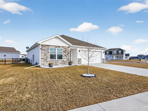 1011 35th St SW, Altoona, IA 50009