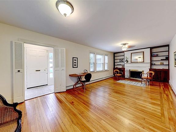 4th image of 553 Lloyd Ave