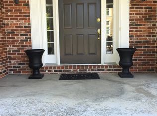 450 Pine Bend Dr, Chesterfield, MO