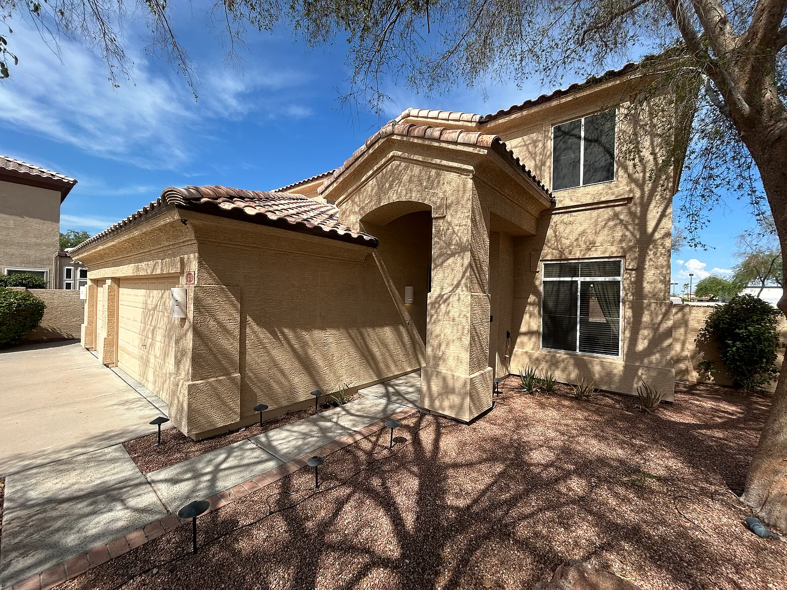 3 bed, 3.0 bath, 2494 sqft, $3,295 — Photo 3