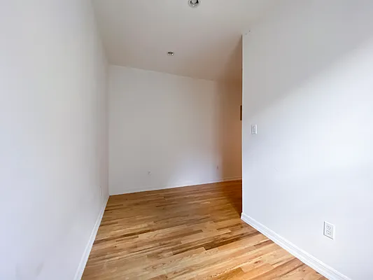 Rented by Kahen Properties | media 11