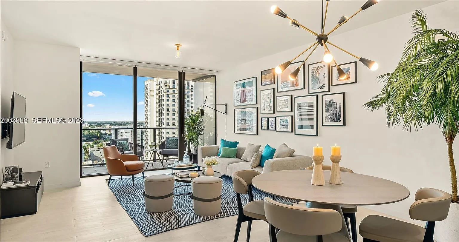 Brickell Flatiron Condo — Photo 2
