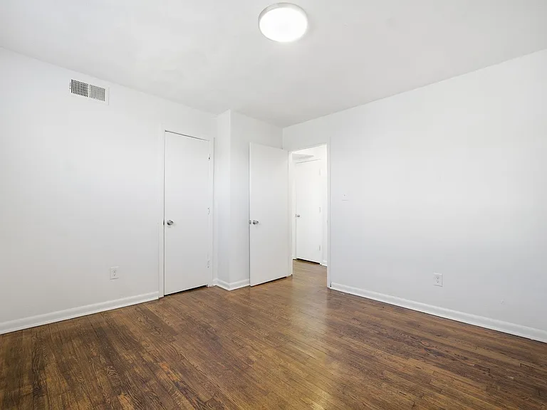 642 Dresden Dr — Photo 11