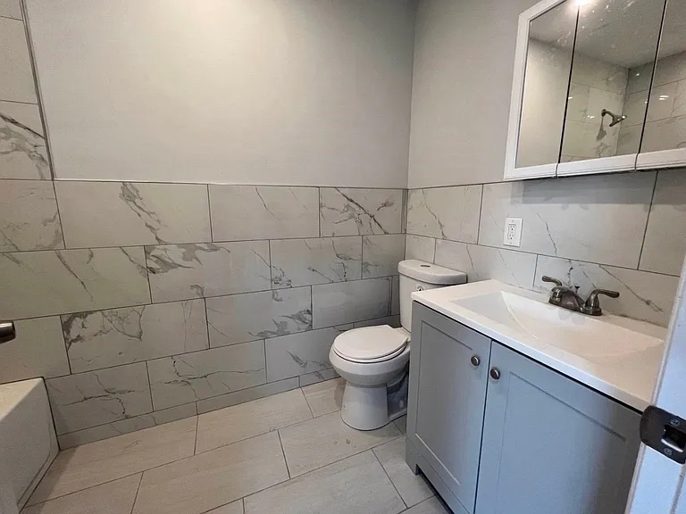 135 Oxford Ave #2 — Photo 12