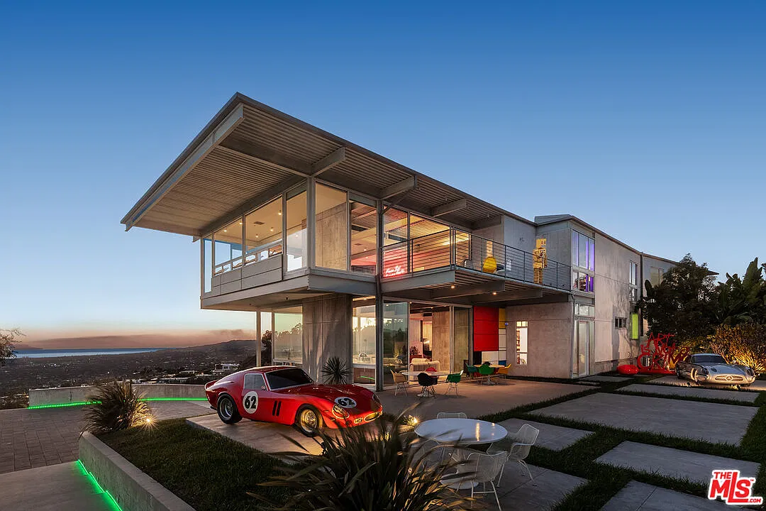 4 bed, 6.0 bath, 13000 sqft, $60,000 — Photo 2