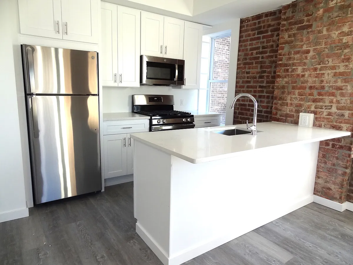 Building Photo - 2806 Fairfield Ave #103