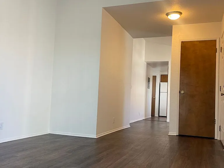 720 Sunrise Ave — Photo 2