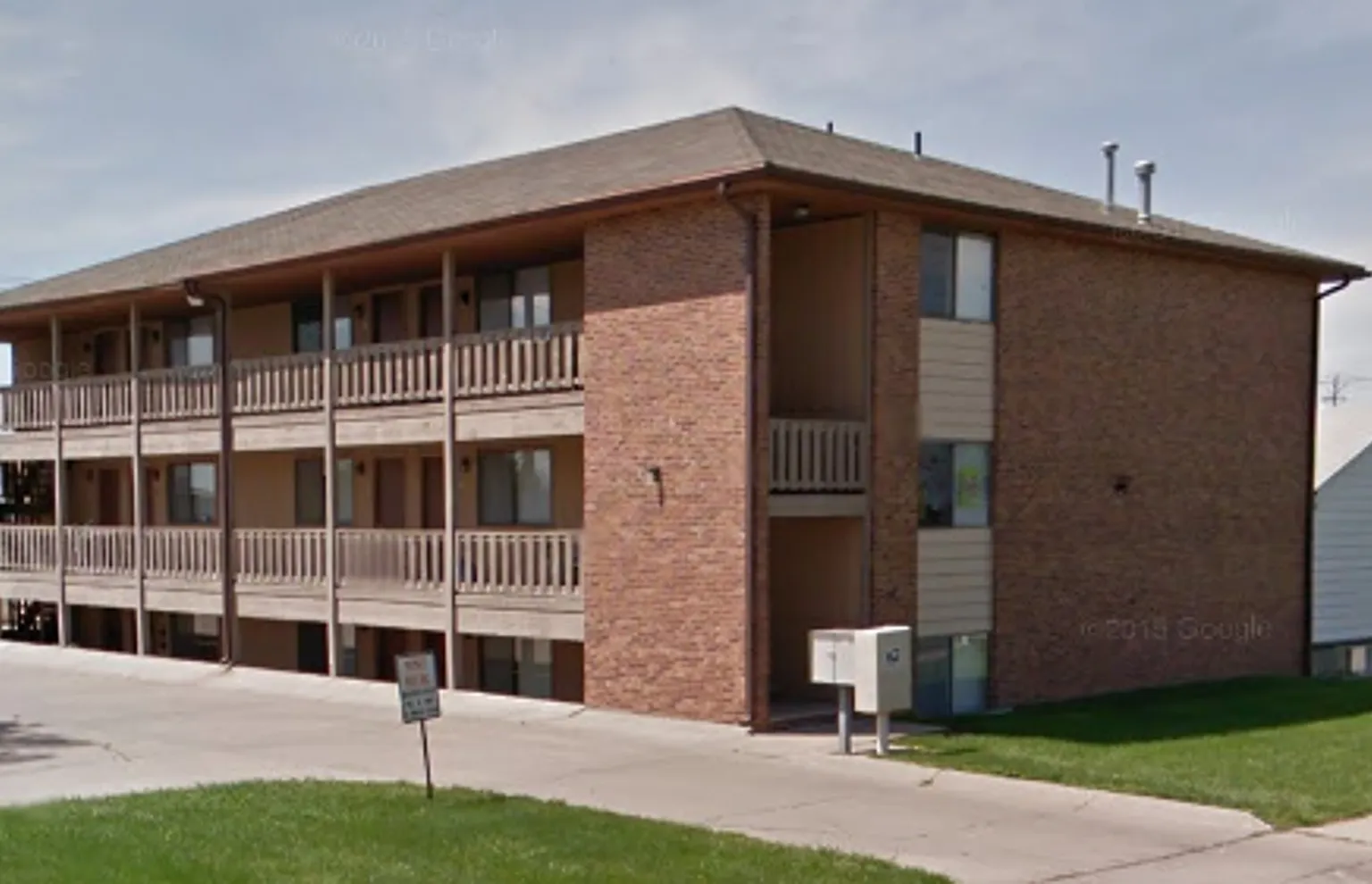 421 W. Saunders Avenue Apartments — Photo 1