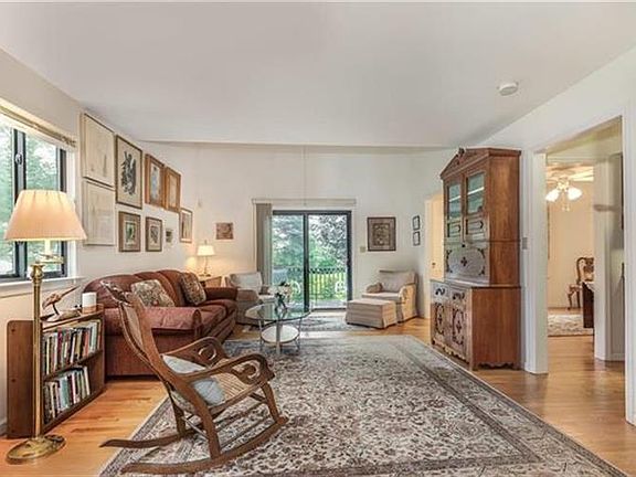 4th image of 3512 Canterbury Ct