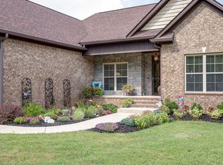 1545 Azalee Ln, Chapel Hill, TN 37034