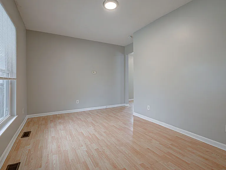 1915 Woodlawn Ave — Photo 11