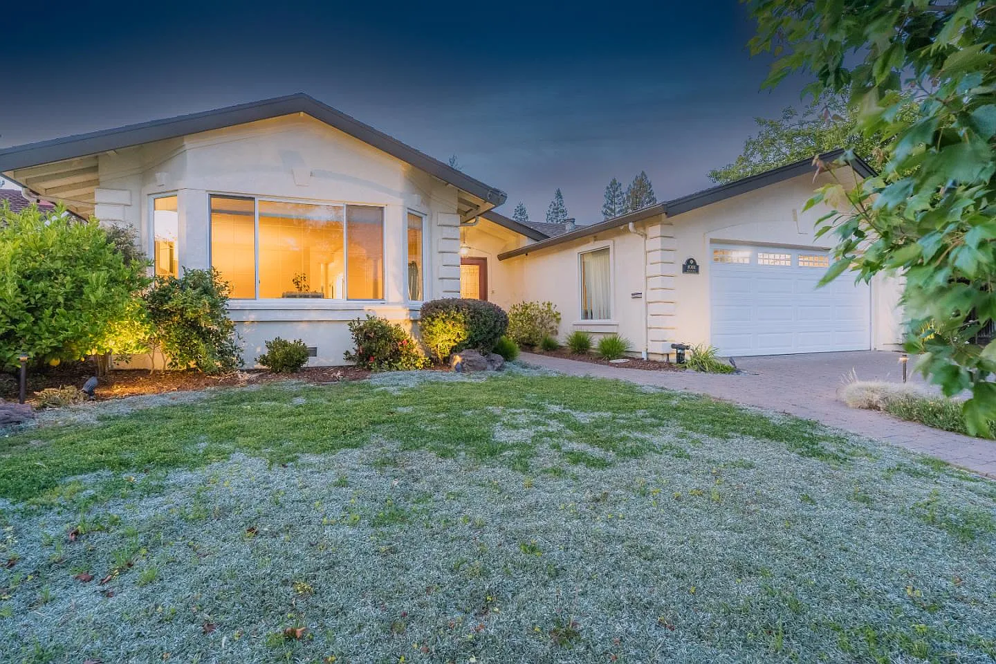 1011 Azalea Dr photo 1