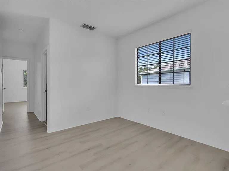 4210 Windsor Lake Cir — Photo 13
