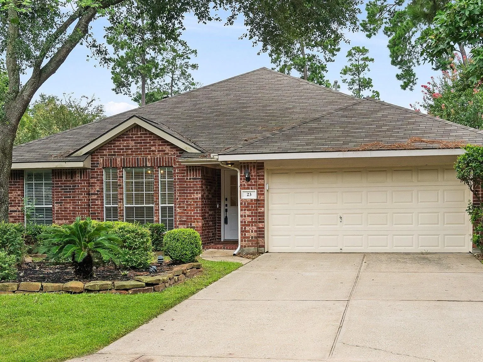3 bed, 2.0 bath, 1690 sqft, $2,350 — Photo 2