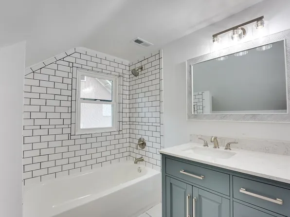 1013 S 3rd St, Leavenworth, KS 66048