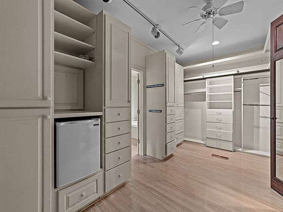 2nd image of 221 Magnolia Ln
