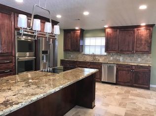 716 Bayou Crest Cir, Dickinson, TX 77539