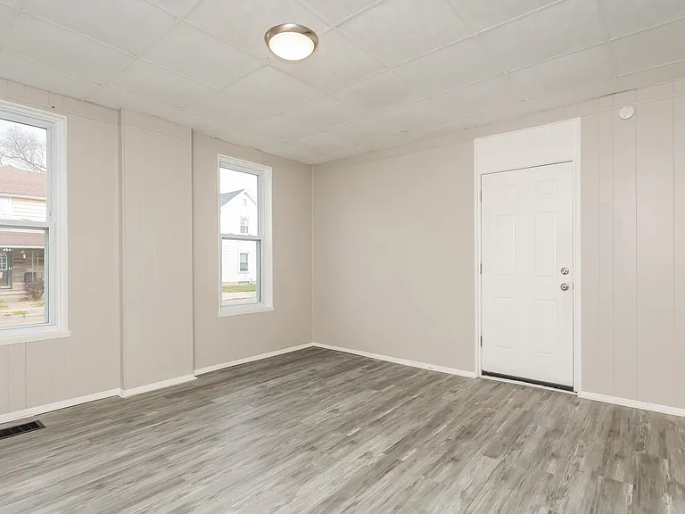 1467660_019_living_room_13347912.jpg