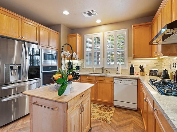 4th image of 1621 Pear Tree Lane