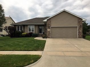 2748 Sunburst St, Fremont, NE 68025