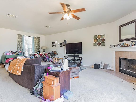 3rd image of 903 Saint Helena Dr