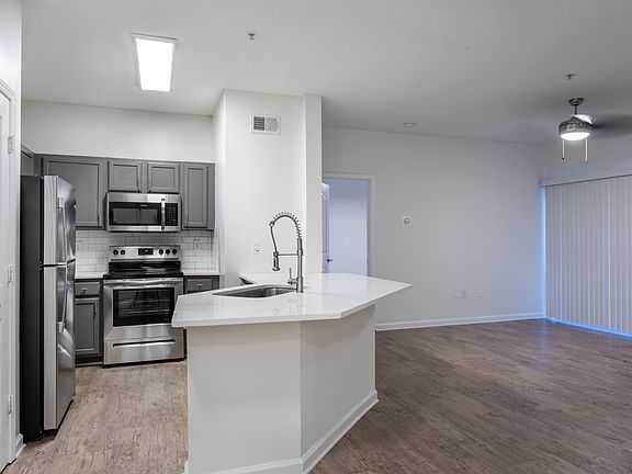 3rd image of 100 Peyton Pl SW #2-2103