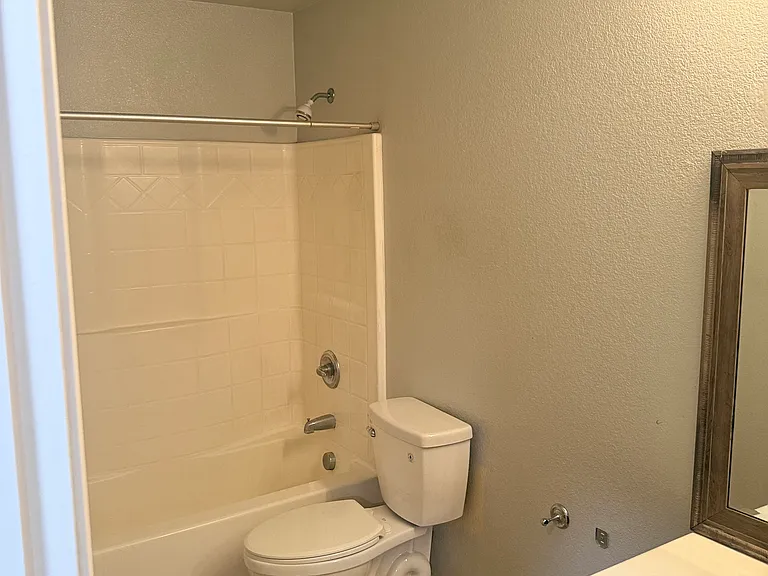 912 Kiwi St — Photo 8