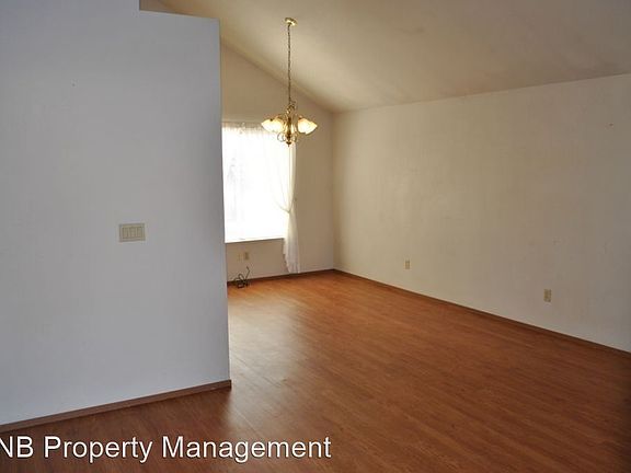 3rd image of 601 Hovey Way