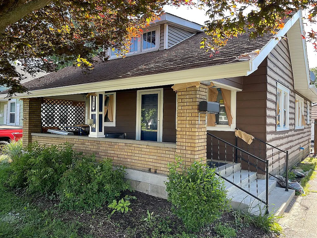 1919 Gerrard Ave photo 1