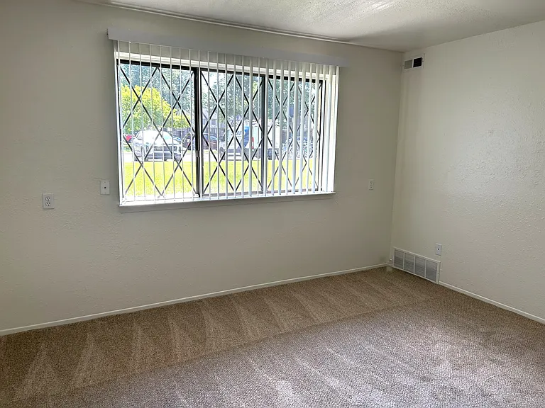 Woodland Place Apartments — Photo 38