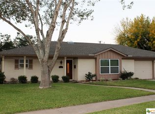 203 Hampton Ct, Victoria, TX 77904