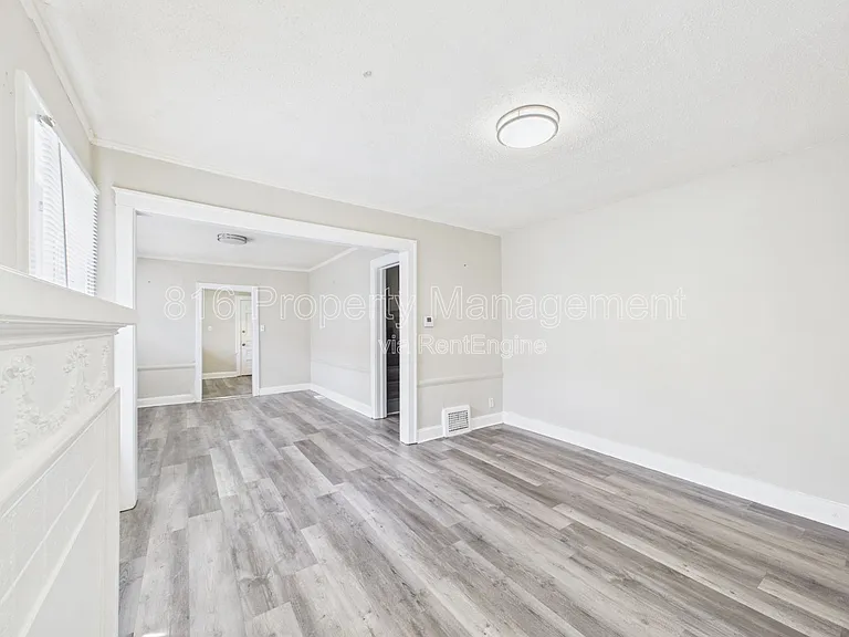 5636 Garfield Ave — Photo 3