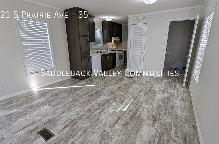 2221 S Prairie Ave #35 — Photo 3