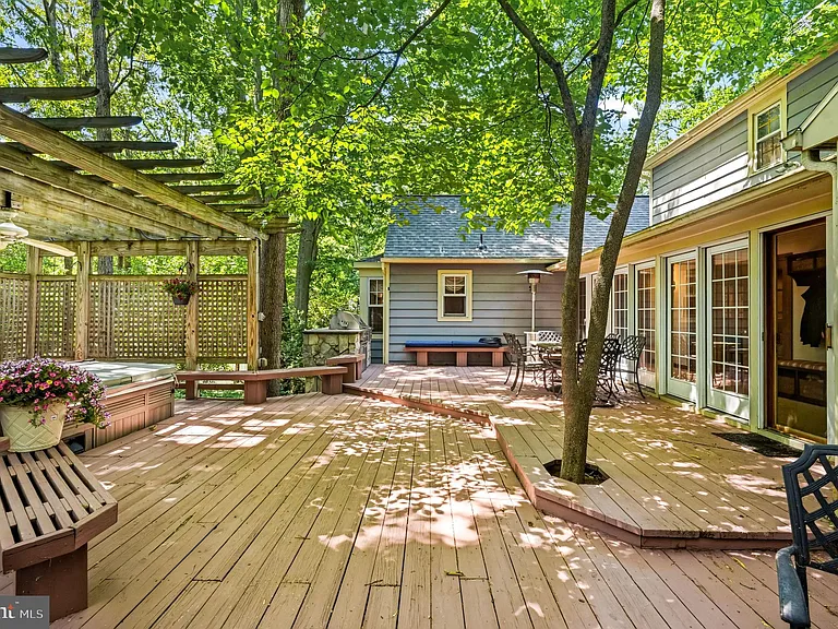 12 Hessian Way — Photo 53