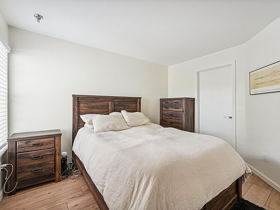 5th image of 1050 Crystal Way #L