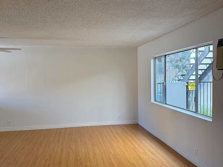 17830 Magnolia Blvd #5 — Photo 17