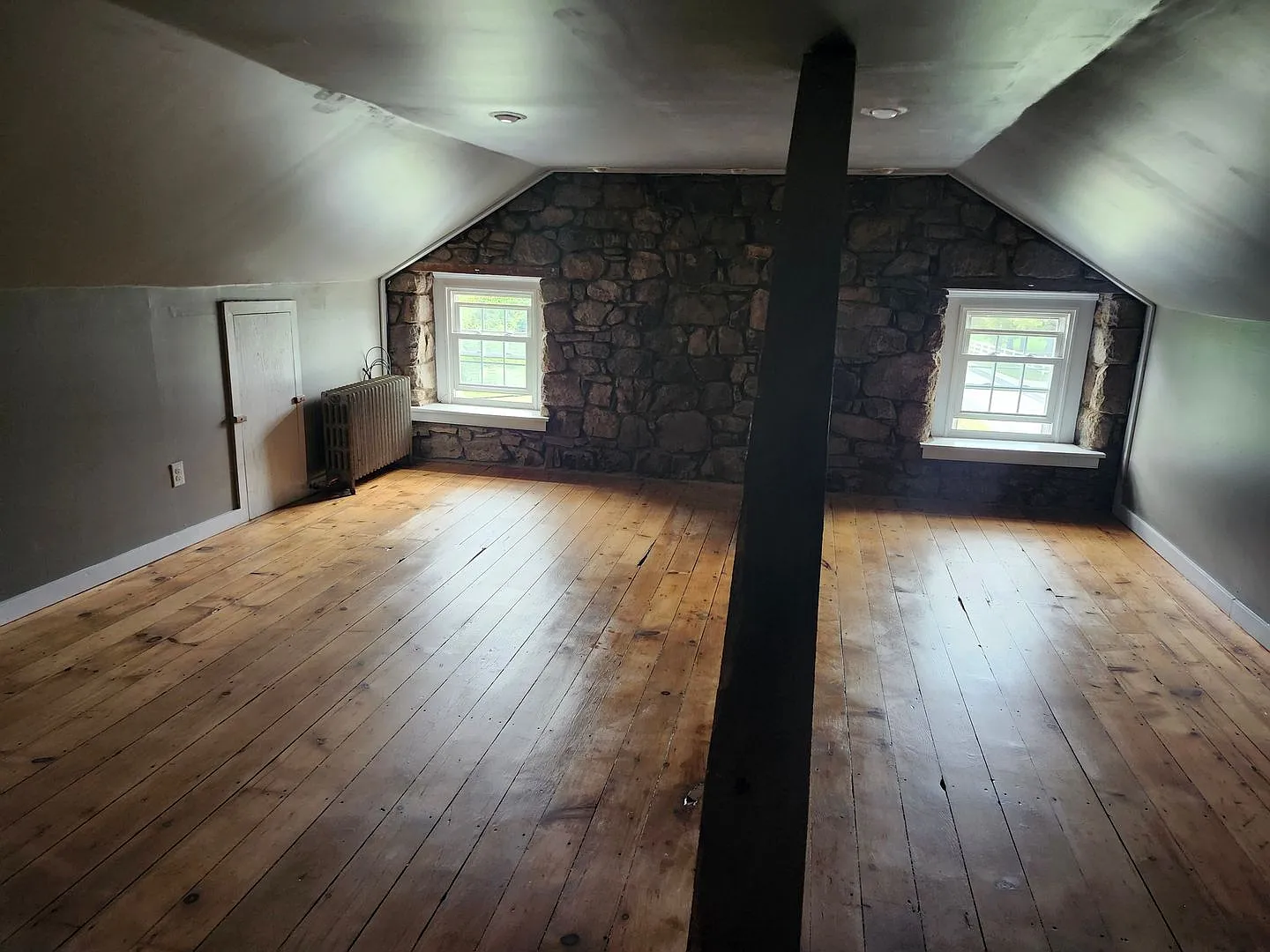 Charming 3 Bedroom Apartment Available Now! — Photo 3