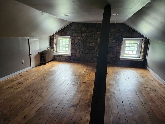 3rd image of 366 Ridge Rd