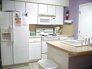 Full kitchen with pantry has new countertops