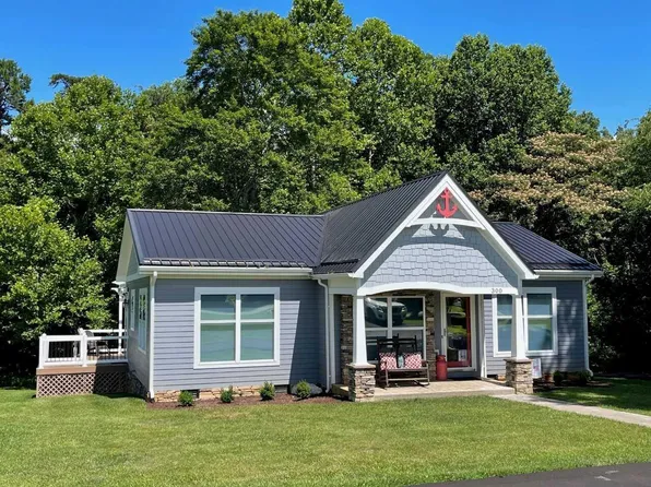 300 Belle Isle Dr, Union Hall, VA 24176