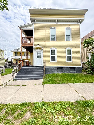 946 Muskegon Ave NW Photo 1