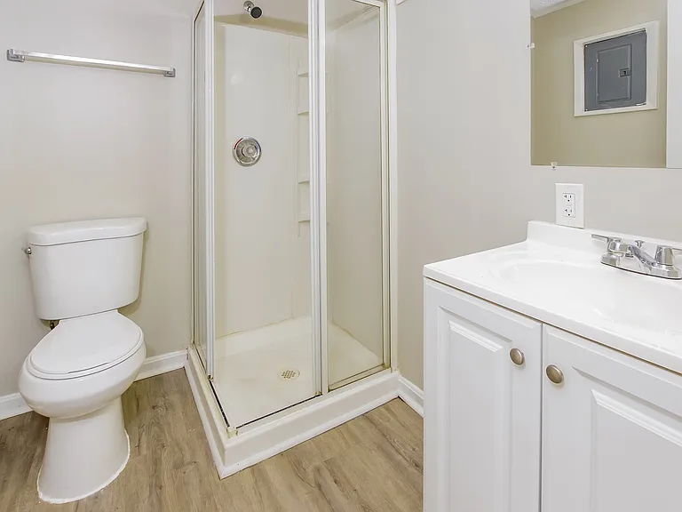 185730_029_bathroom_13100084.jpg