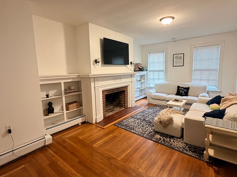 1st image of 256 Bradley St #1-0