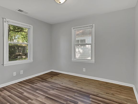 4th image of 2067 Bessie St