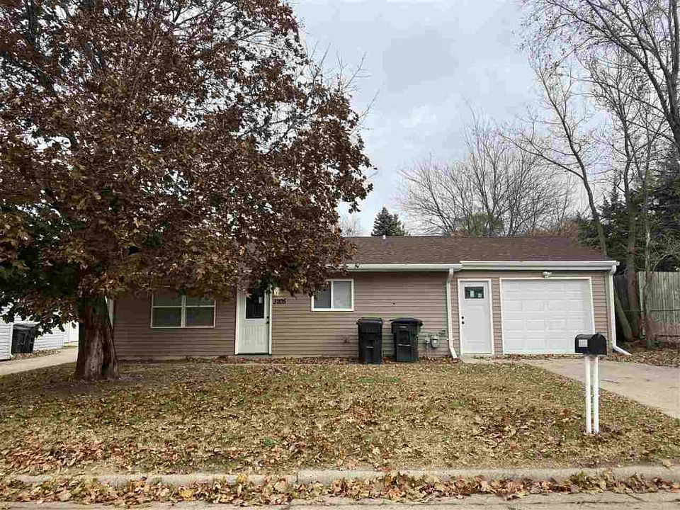 1st image of 3205 8th St
