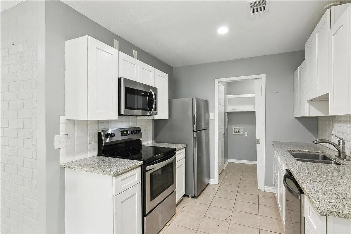 2 bed, 1.5 bath, 1124 sqft, $1,550 — Photo 4