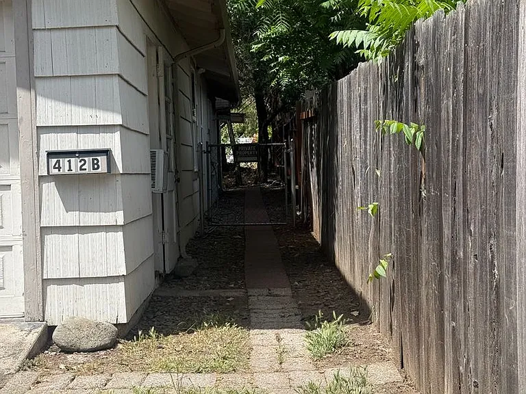 412 NW Manzanita Ave #A & B — Photo 2