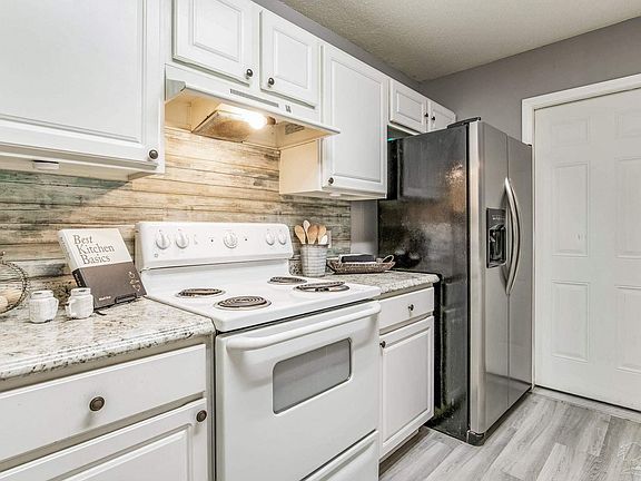 3rd image of 1617 Galvin Ave