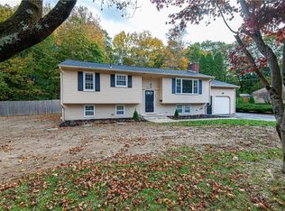 20 Maplewood Dr, Coventry, RI 02816